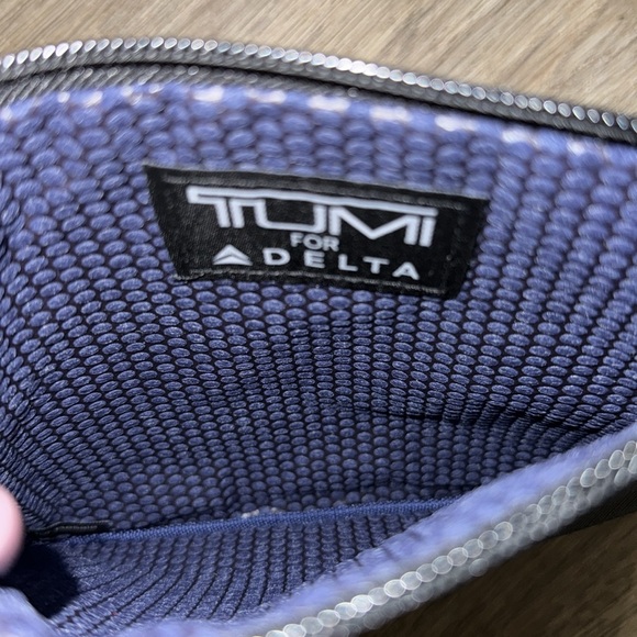 Tumi for Delta Zipper Pouch - Picture 3 of 3